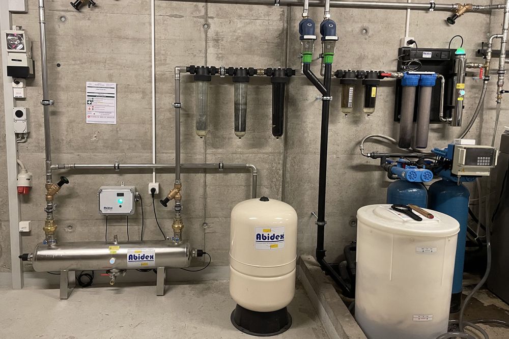 Local technique : filtres, potabilisation UVc, réservoir pression et adoucisseur